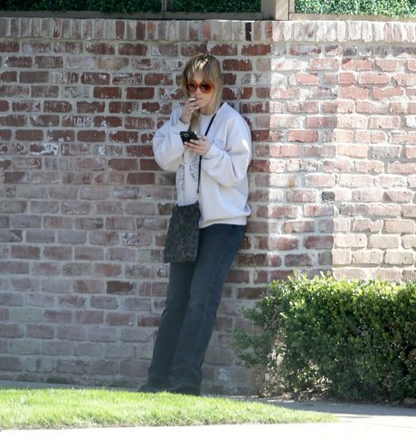 Kaley Cuoco star high quality picture