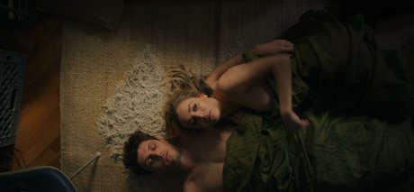 Kaley Cuoco free star images