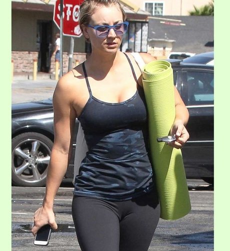 Kaley Cuoco hot pornstar photo