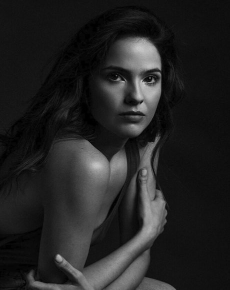 Shelley Hennig star sex img