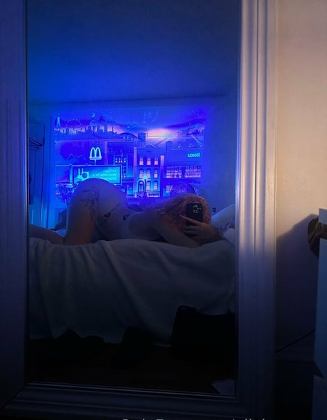 aliciamayer naked model image