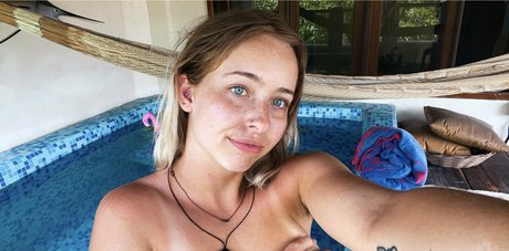 lavenderalien nude actress archive