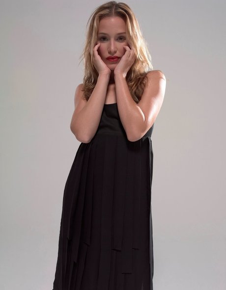 Piper Perabo star hot photo