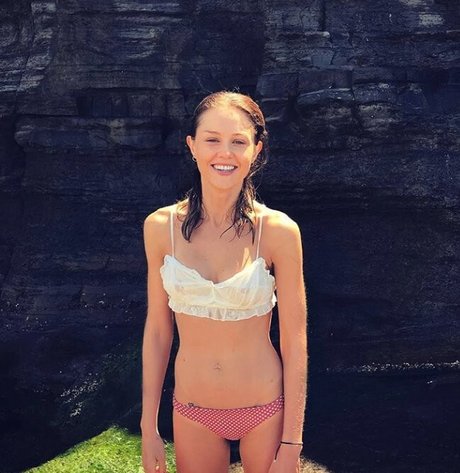 Isabel Lucas star hot pictures