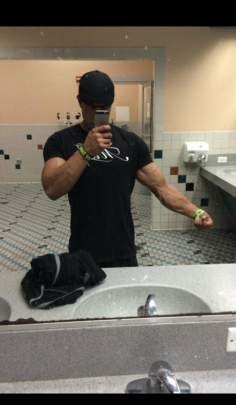 reverse gangbang onlyfans pornos photos