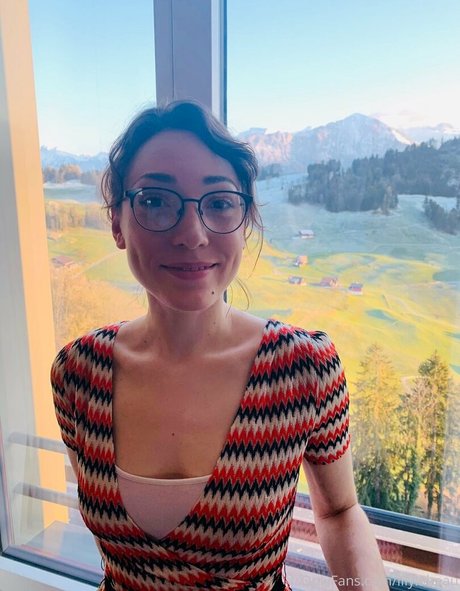 lilylabeau pretty pornstar pictures