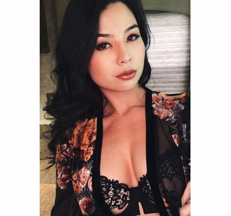 CarolineKwan model erotic gallery