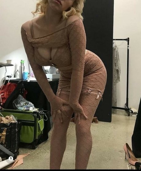 Billie Eilish naked star pics