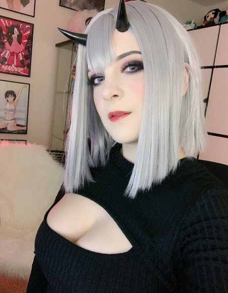 Hiso Neko erotic model photo