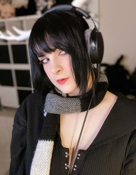 Hiso Neko model pretty photo