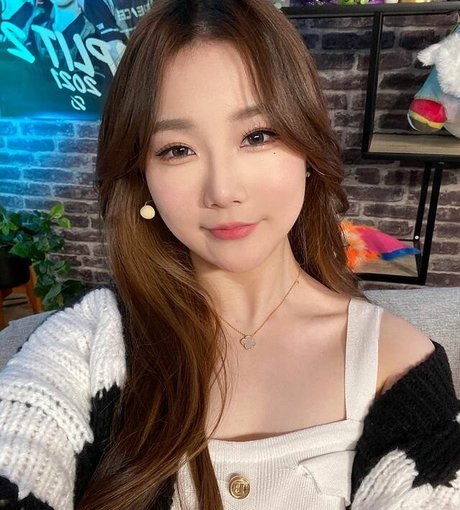 Kiittwy model hot photos