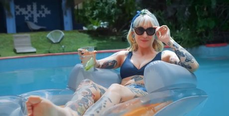 Mariana Ayres perfect pornstar images