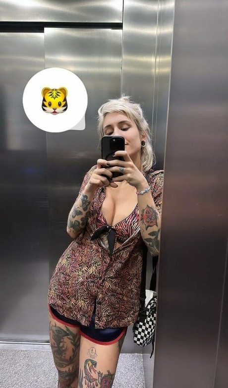 Mariana Ayres xxx model pics