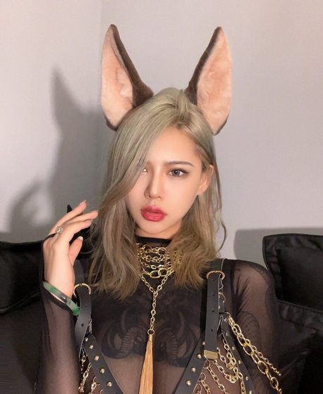 Deer white hot model gallery