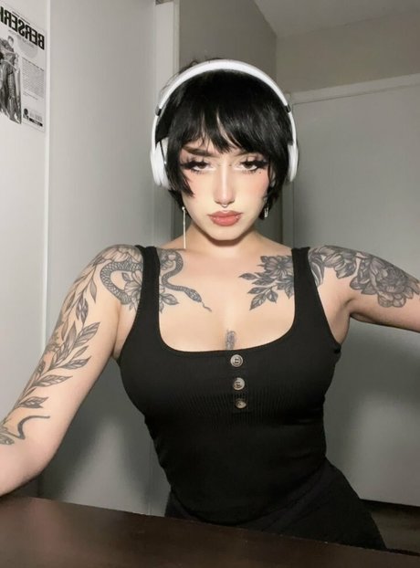 Redroomromance star sexy pics