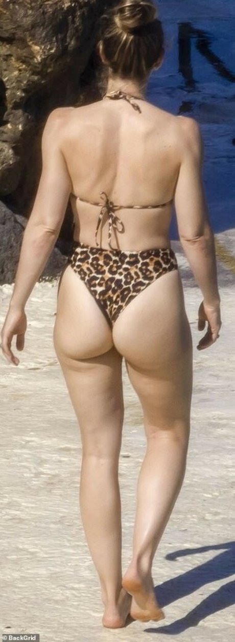 Jessica Biel exclusive actress photo