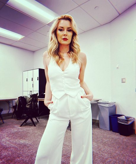 Renee Paquette beautiful model img