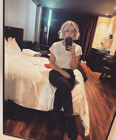 Renee Paquette top star pictures