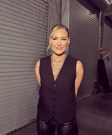 Renee Paquette model nice picture