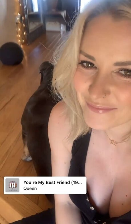 Renee Paquette star perfect img