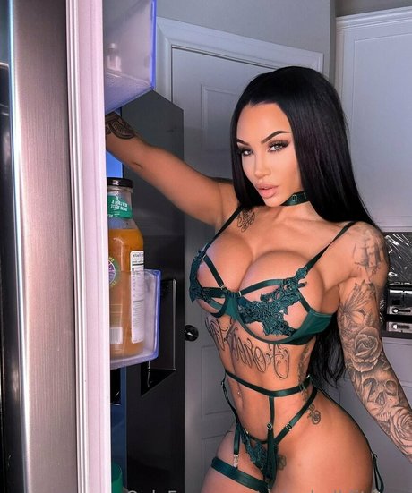 Natasha Noelle model nude images