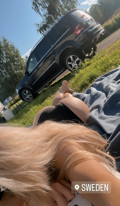 Trine Petronella star naked image