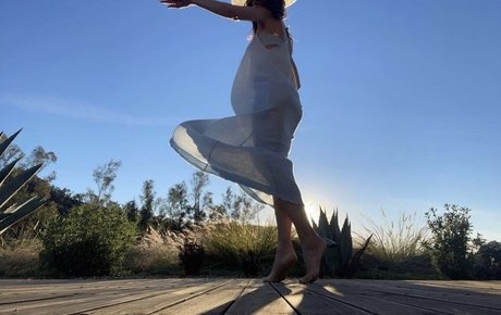 Abigail Spencer sexy actress picture