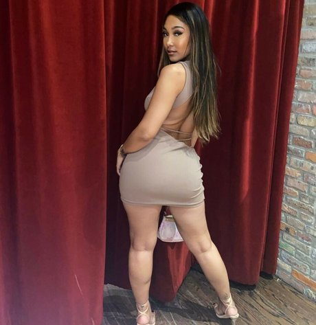 Parker McKenna Posey top star photo