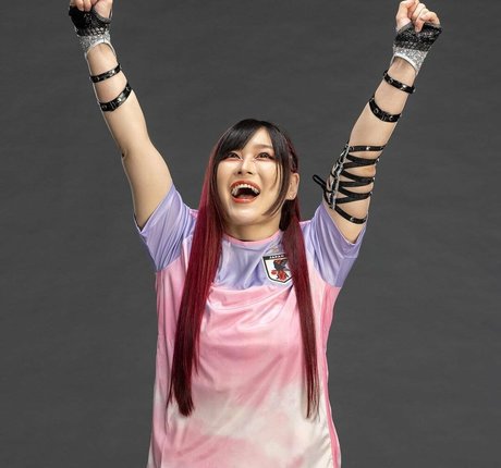 Iyo Sky model free photo