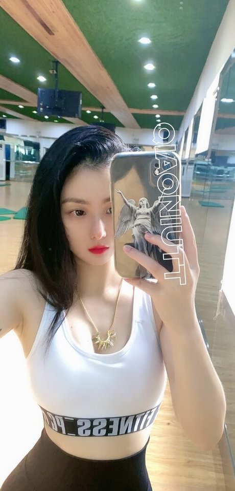 QiaoniuTT model high quality photos