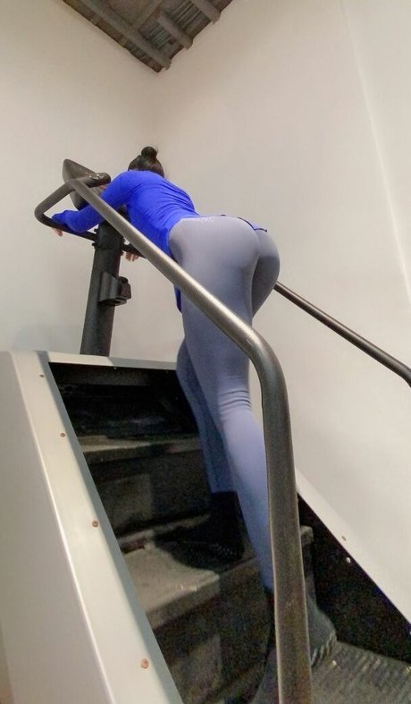 QiaoniuTT model nudes images