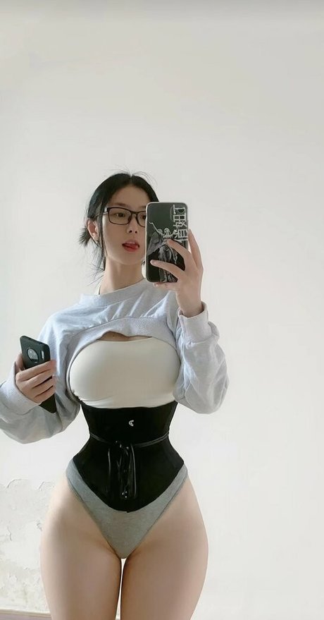 QiaoniuTT model adult pics