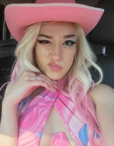 QueenTofu nude model pic