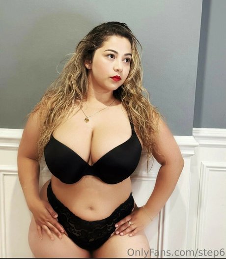 Stephanie Reyes sexy model pictures