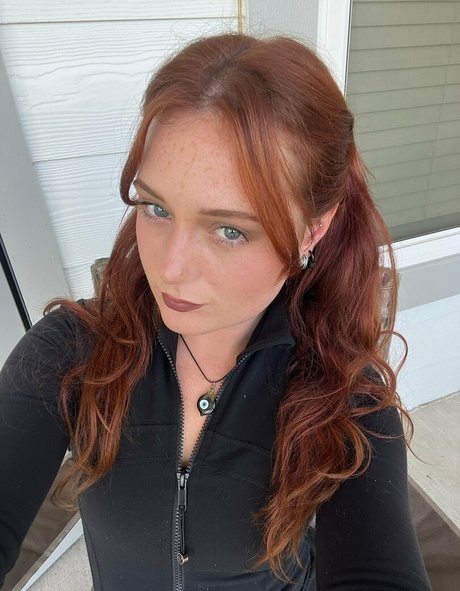 klaire elizabeth erotic model image