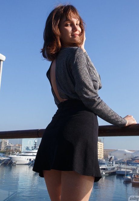 Zishy pornographic model image