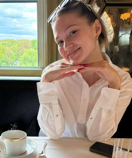 Olivia Holt nice actress img