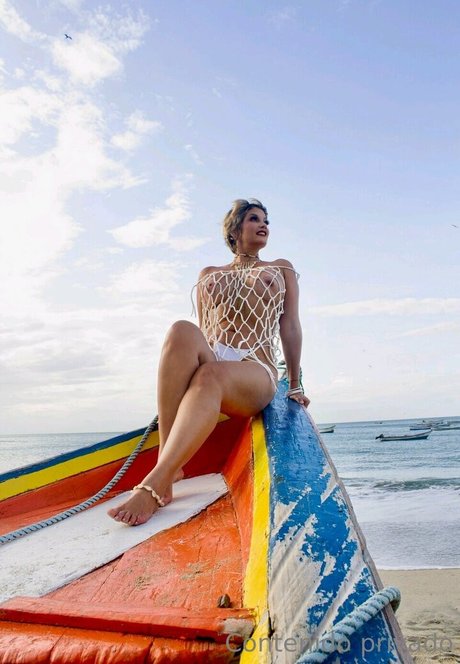 Monicest erotic actress pic