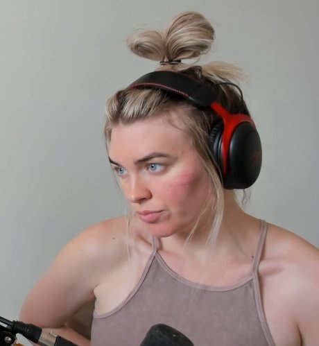 QTCinderella star erotic image