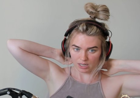 QTCinderella nude model gallery