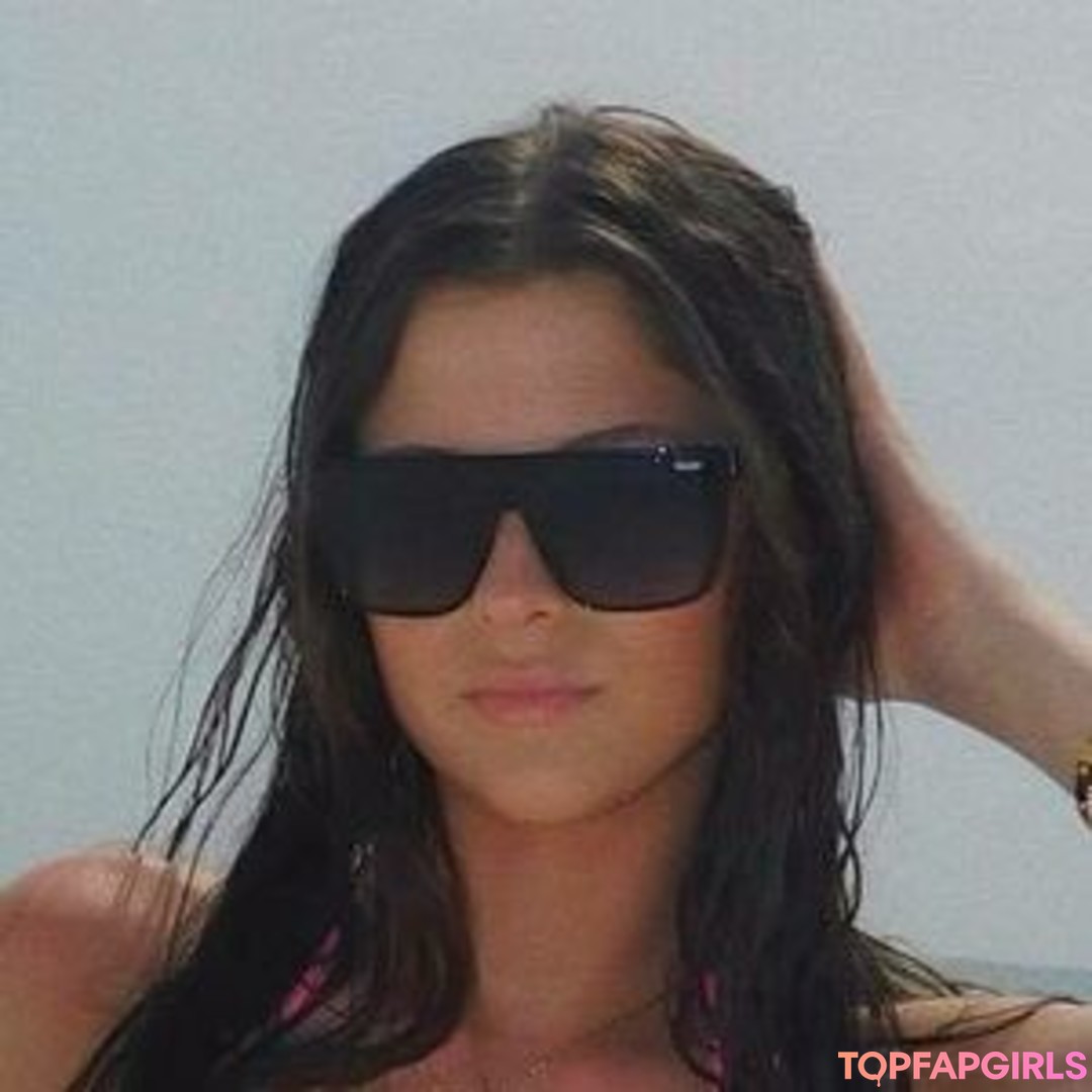 Mia Torrence naked model image