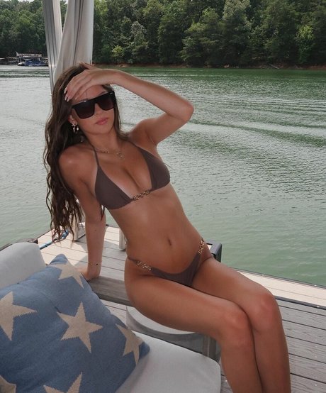 Mia Torrence top model photos