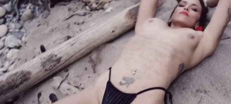 Gina Carla hot star image