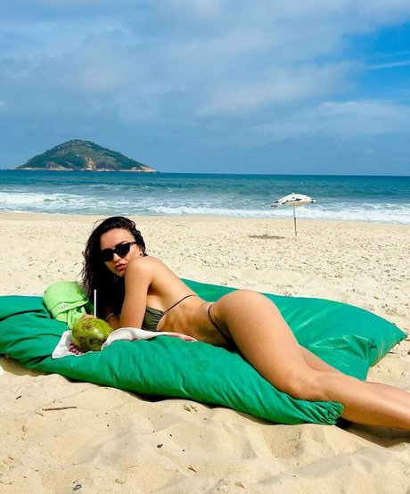 Rafa Kalimann pretty star images