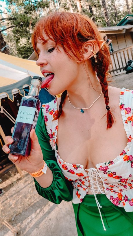 Whitney Moore hot star photos