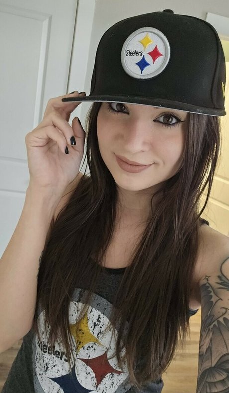 MelonieMac star adult picture