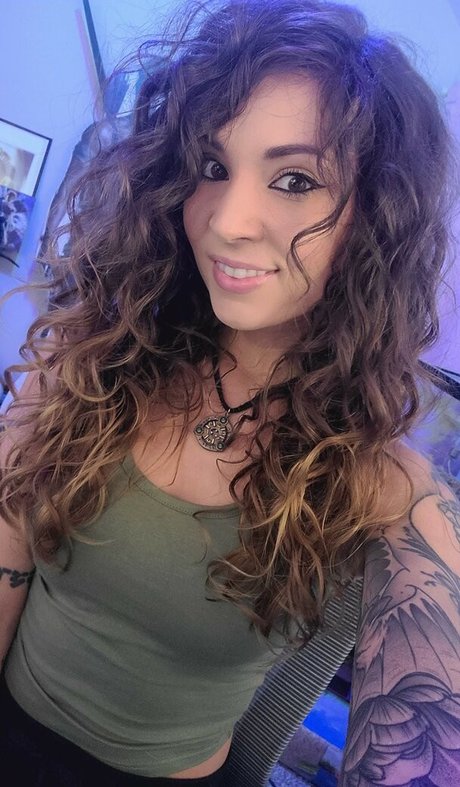 MelonieMac exclusive star pics