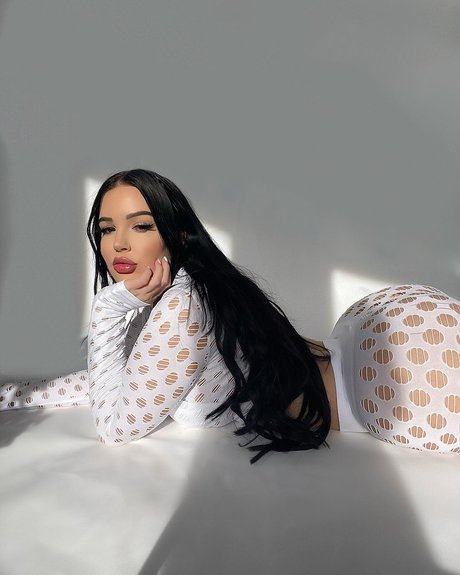 Elizabeth Georgina best star picture