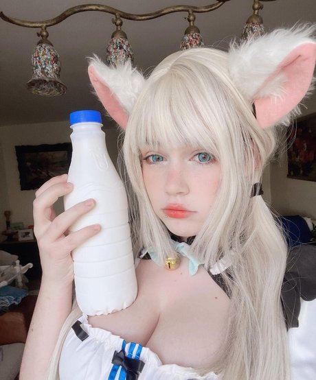 emquizii pornographic model picture