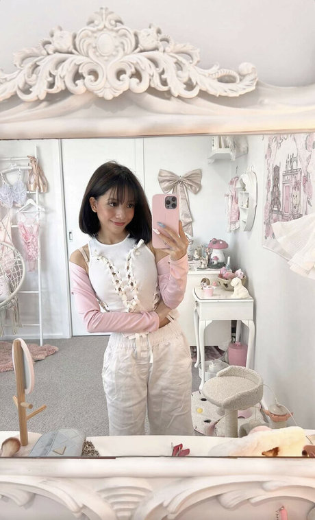 Eeeveenara xxx model photos